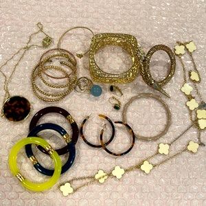 LOT OF 18 PREPPY JEWELRY PIECES FORNASH ENAMEL RESIN CLOVER BLING TORTOISESHELL